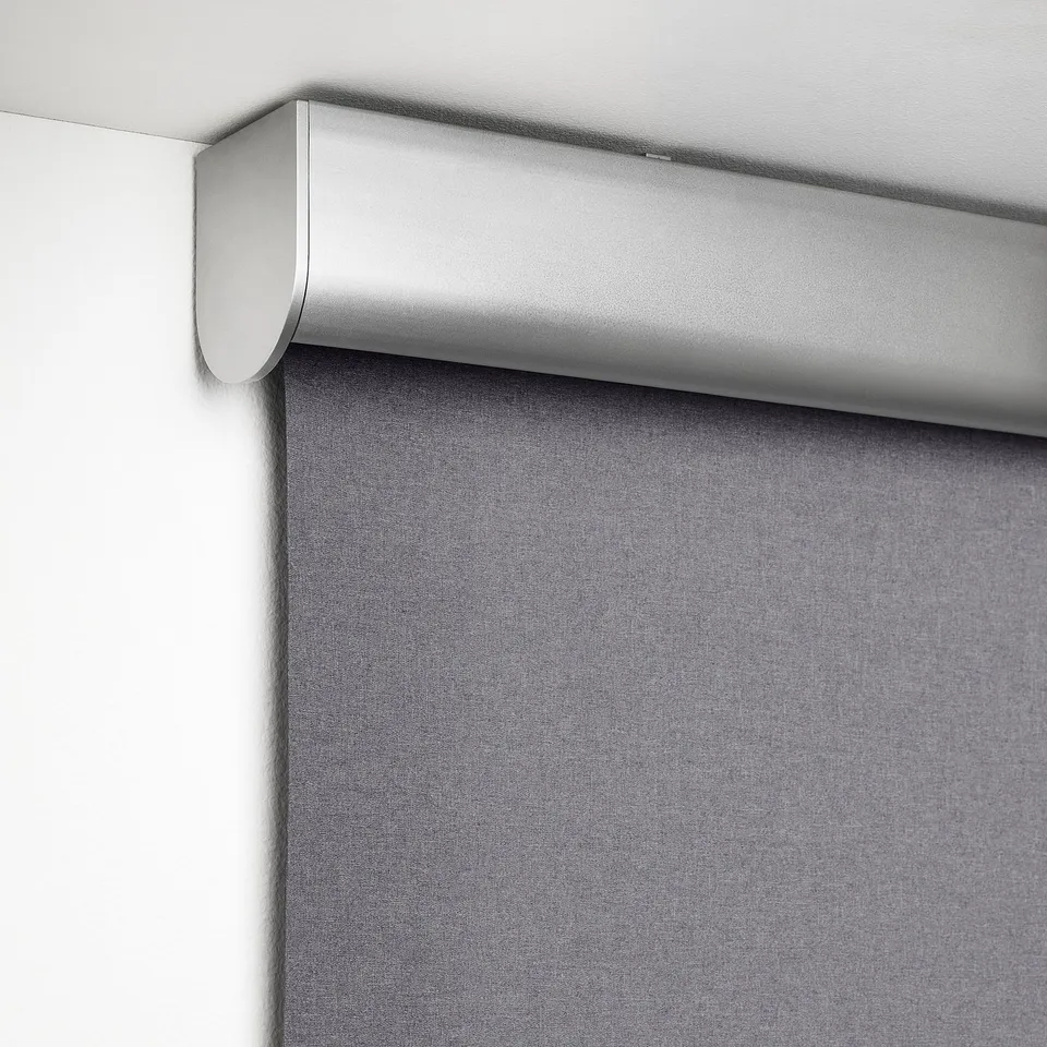 Close-up of TRETUR roller blinds light-blocking fabric and sleek, soft-closing mechanism.