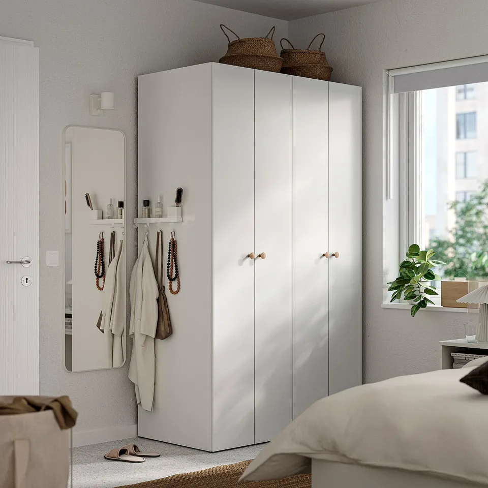 LASTARE in a room