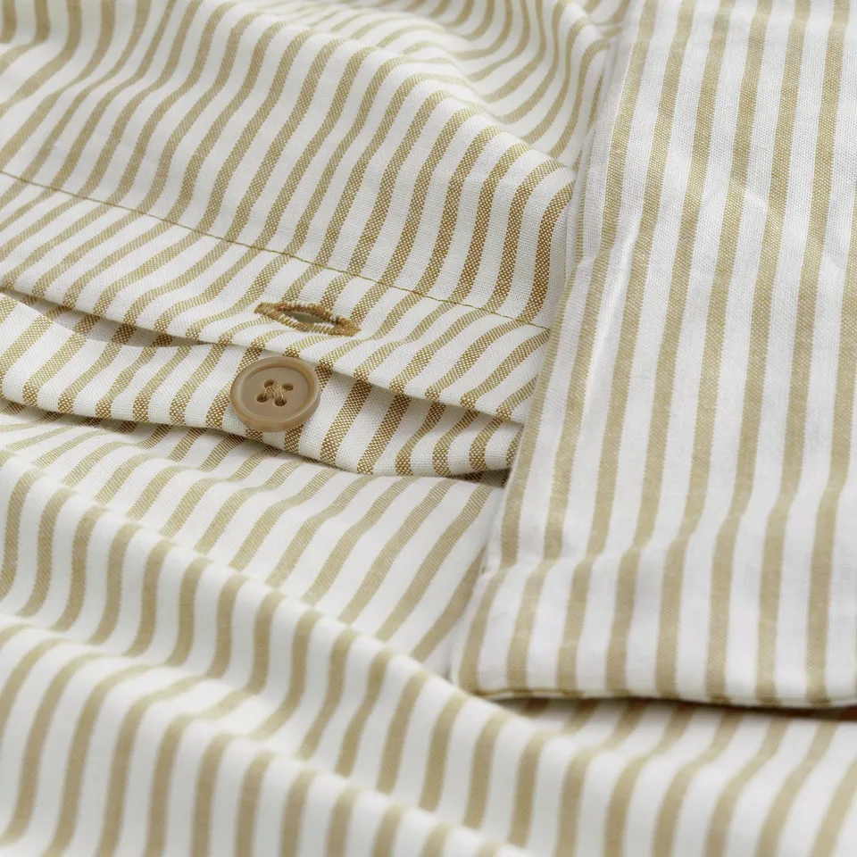 Cloth with white and light brown stripes, featuring a buttoned section at the centre.