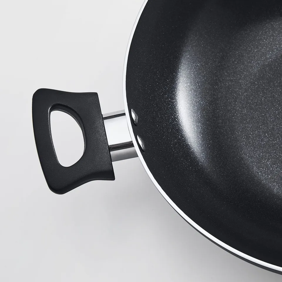 Black wok with black handle, sol-gel ceramic coating, smooth non-stick surface.