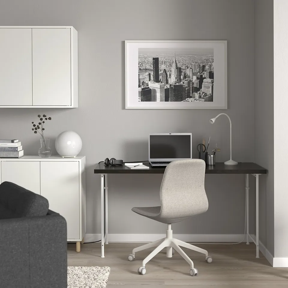 LAGKAPTEN / SPÄND in a room