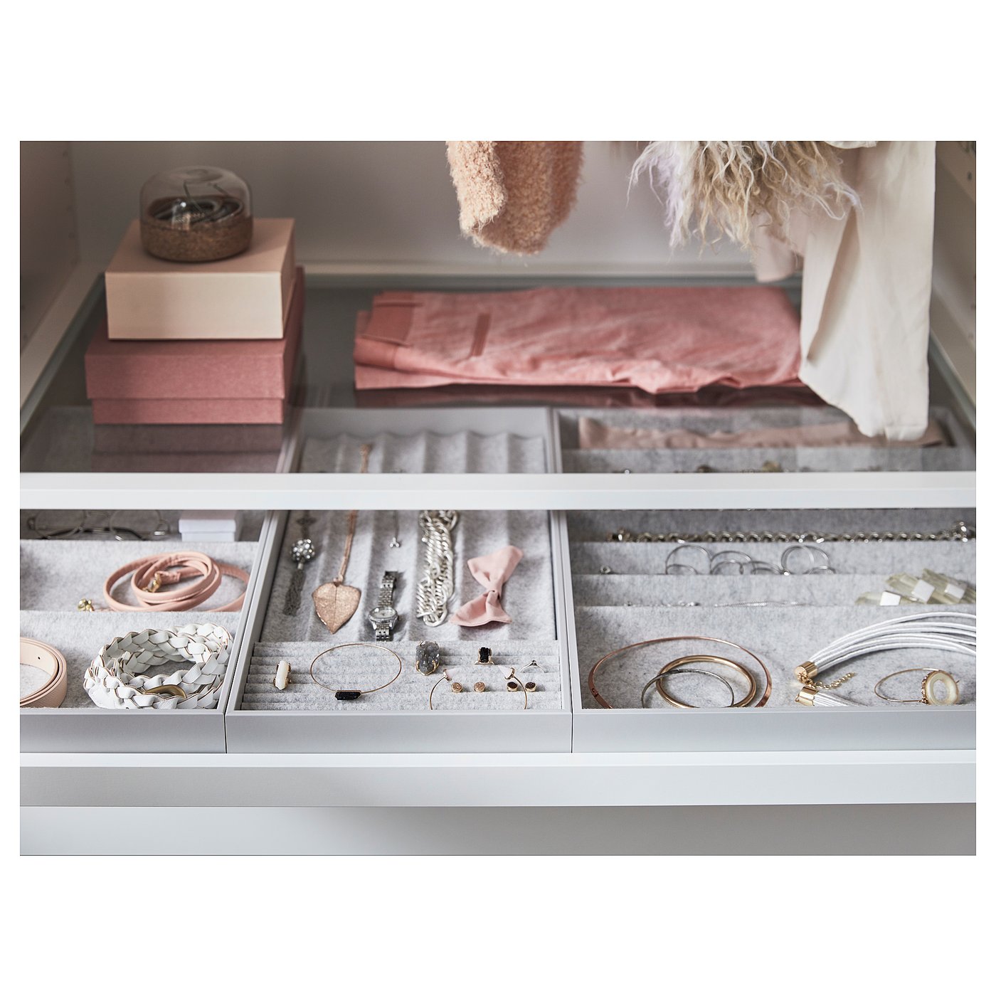 KOMPLEMENT glass shelf in white, displaying jewellery and accessories, organised and tidy, with dividers for neat arrangement.