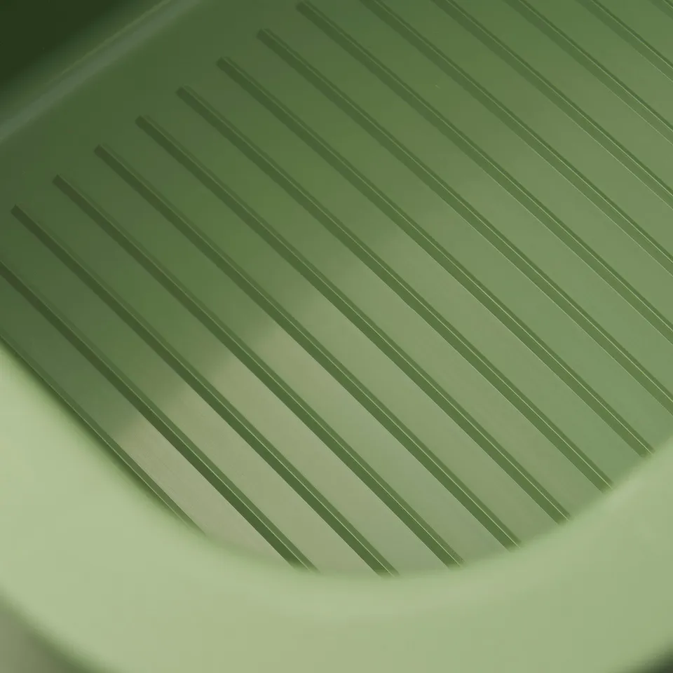Green textured surface with slanted lines, likely a close-up of a durable, wavy bottom of a PEPPRIG bucket.