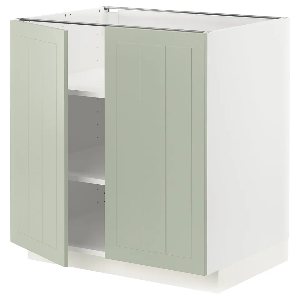 A METOD kitchen cabinet in green with light grey shelves. The cabinet two doors with panel design and adjustable shelves.