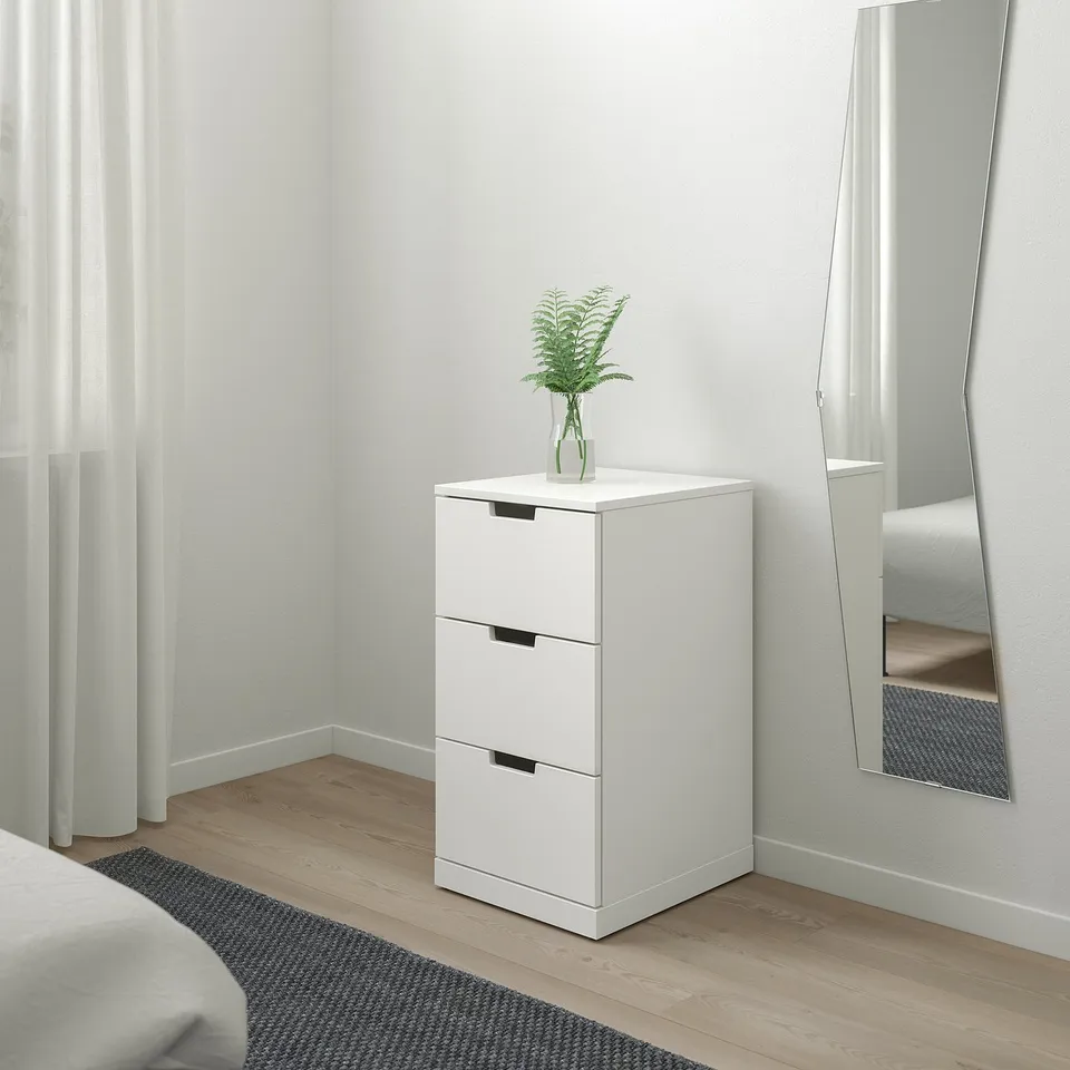 NORDLI chest by bed, fern on top, 3 drawers, adjustable feet.