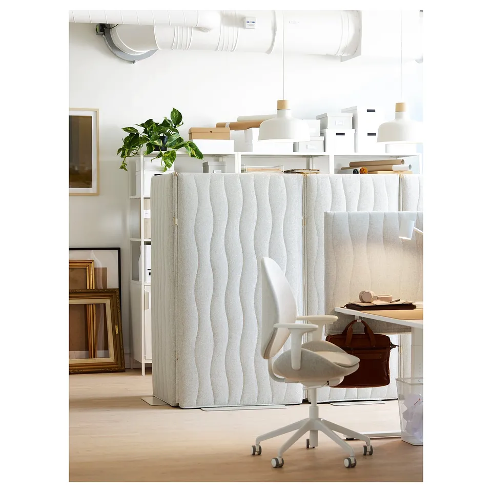 Acoustic floor-standing screen named MITTZON, featuring wavy pattern, standing in a modern office, creating a calm workspace.