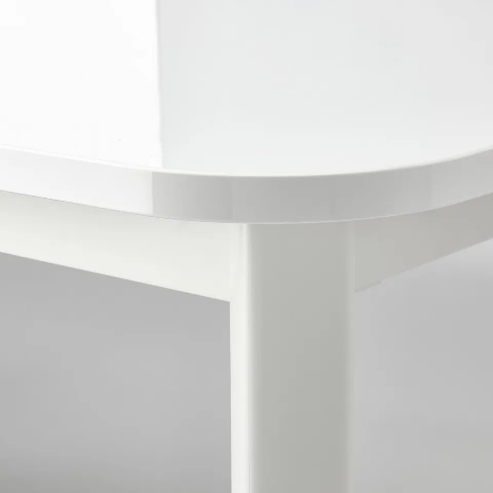 Round white table edge with smooth finish and sturdy leg.