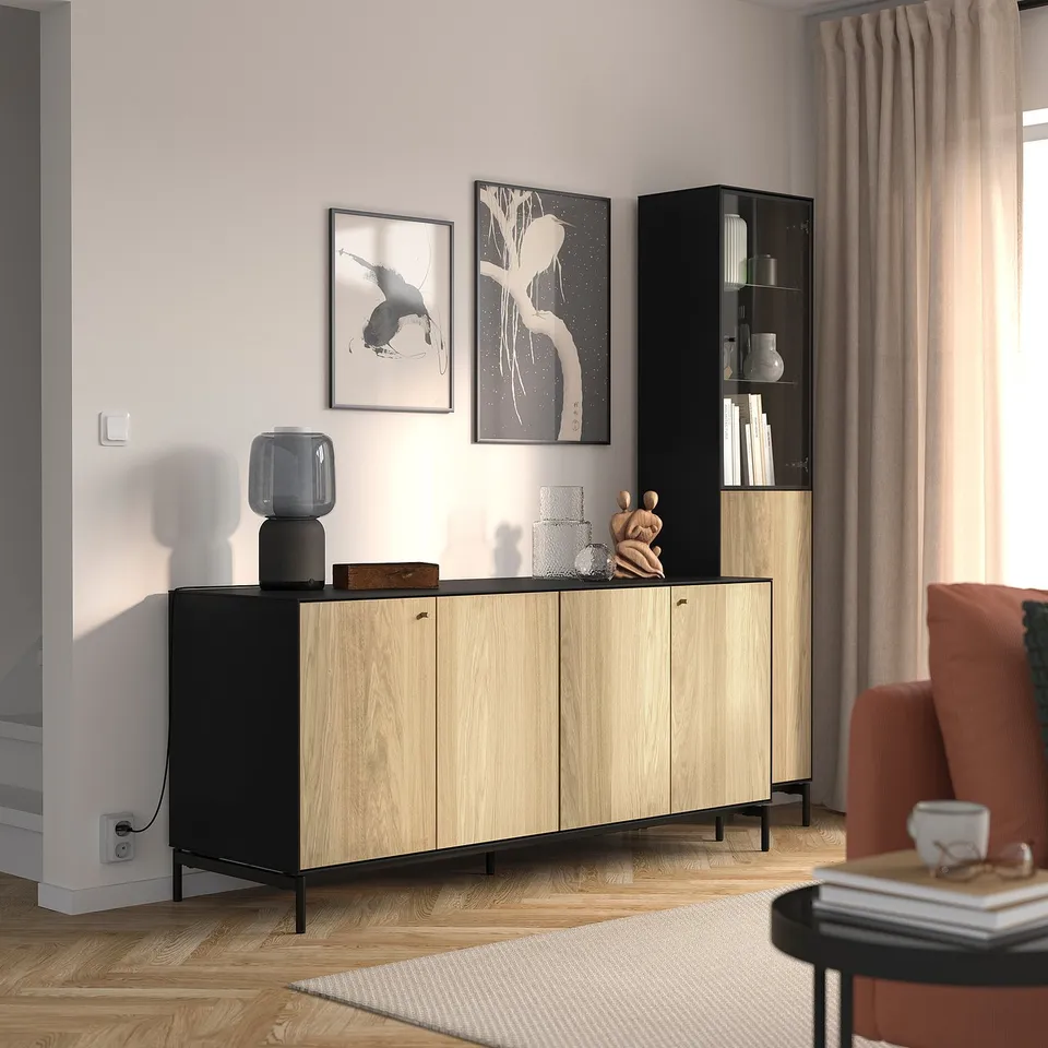 BOASTAD in a room