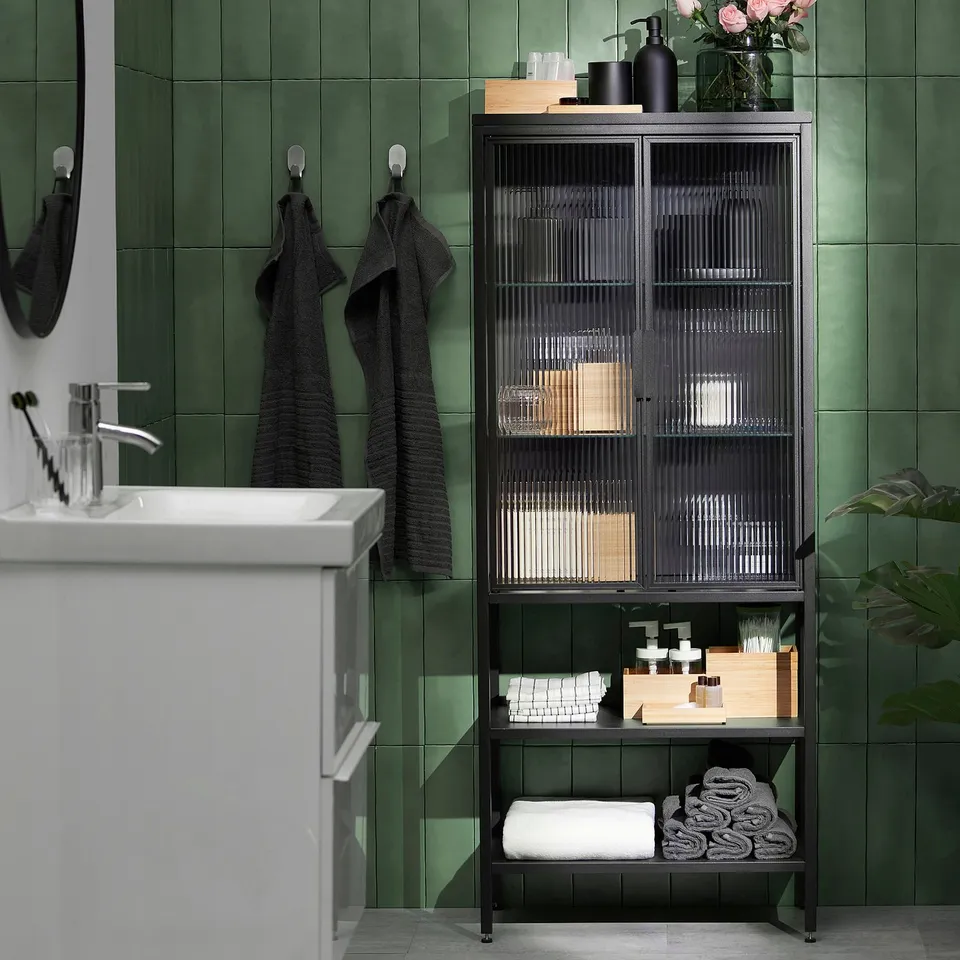 MOSSJÖN in a room