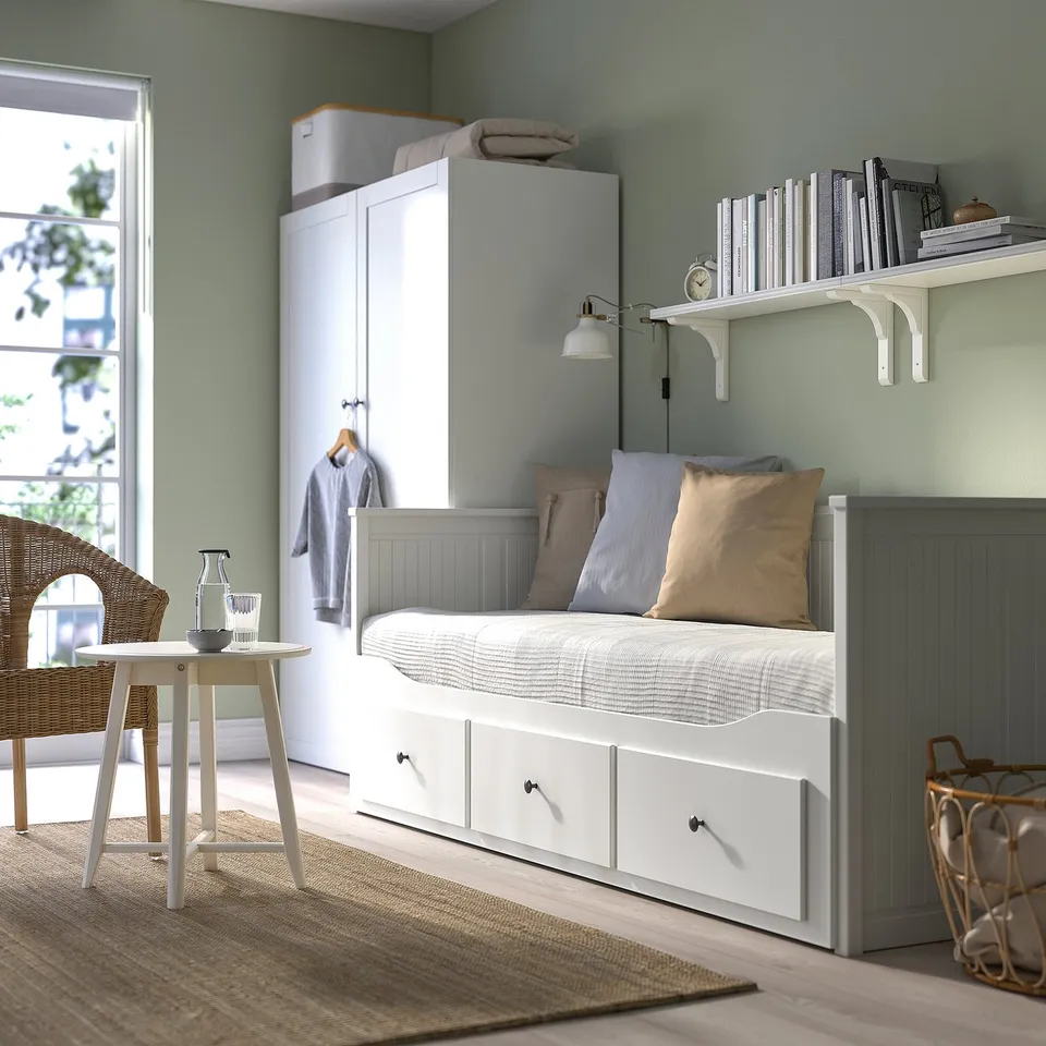 HEMNES in a room