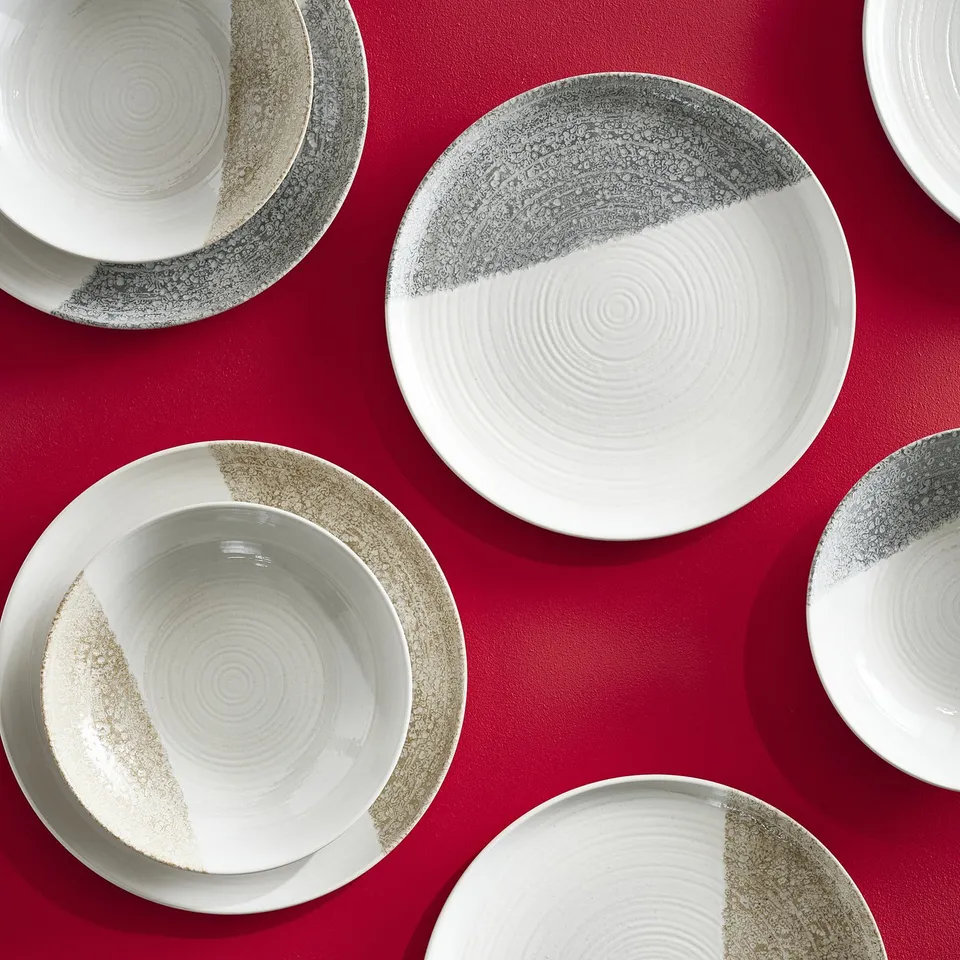 KRUSTISTEL plates: colorblock design, stoneware material. Round shape, rustic modern. Similar size, arranged together.