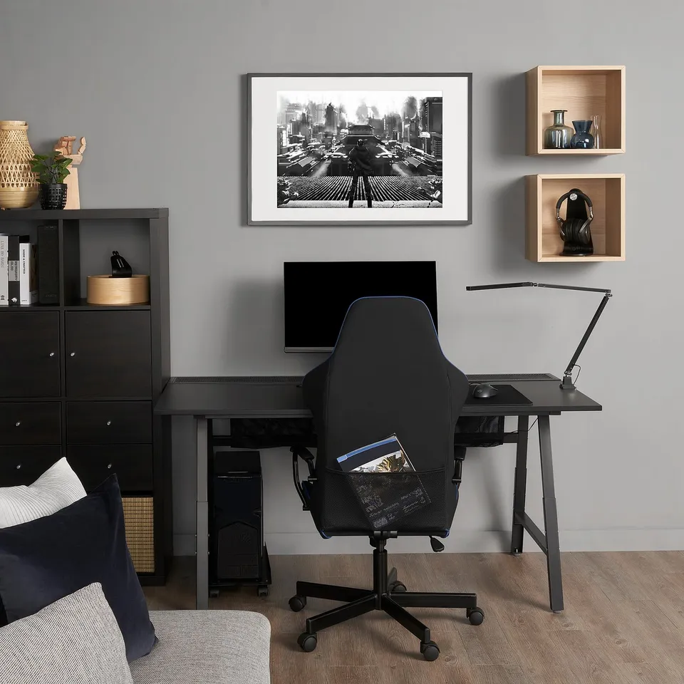 UTESPELARE in a room