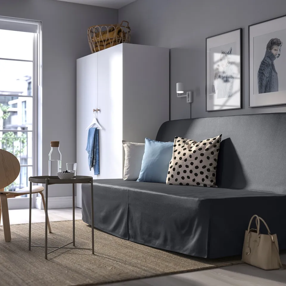 NYHAMN in a room