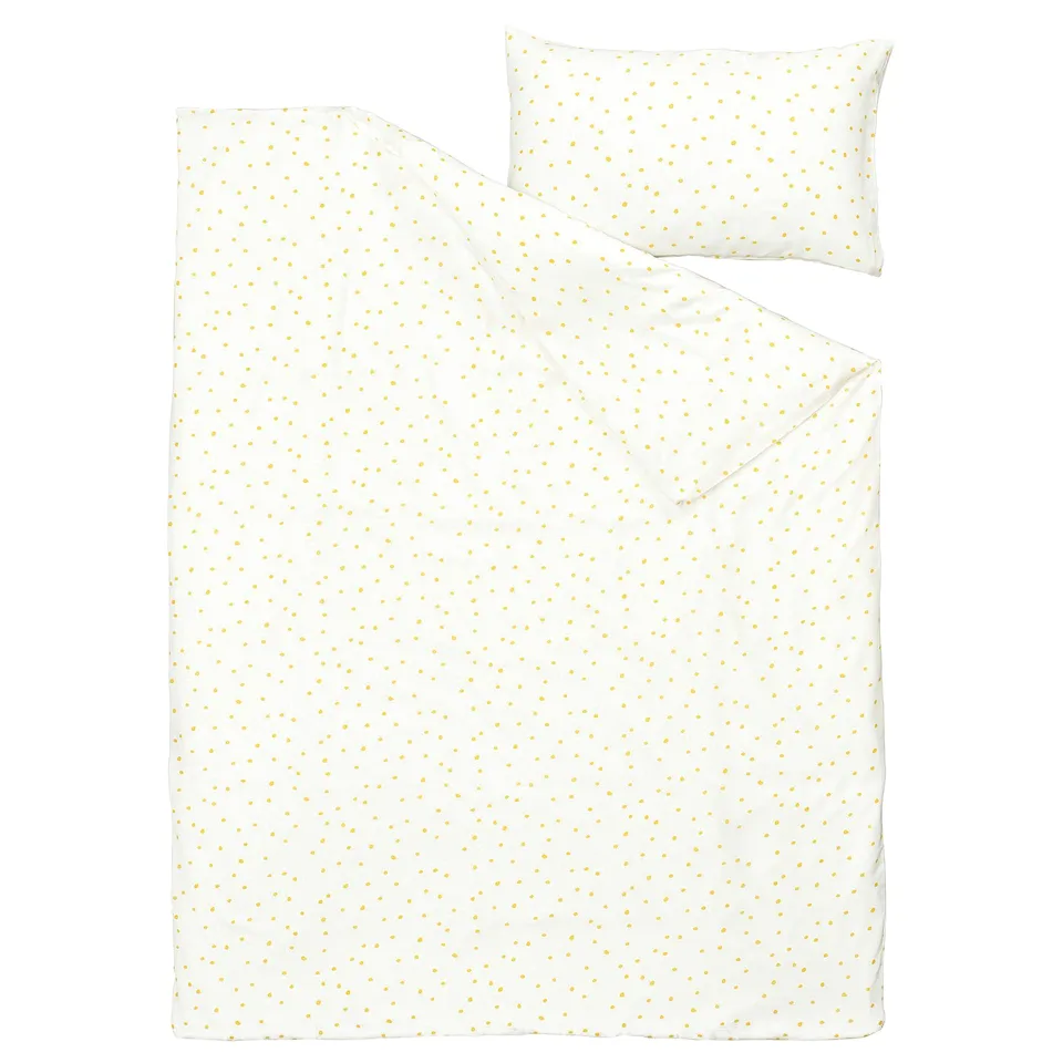 Barndrom bedding in yellow dot pattern on white, made of 52% cotton and 48% viscose/rayon.