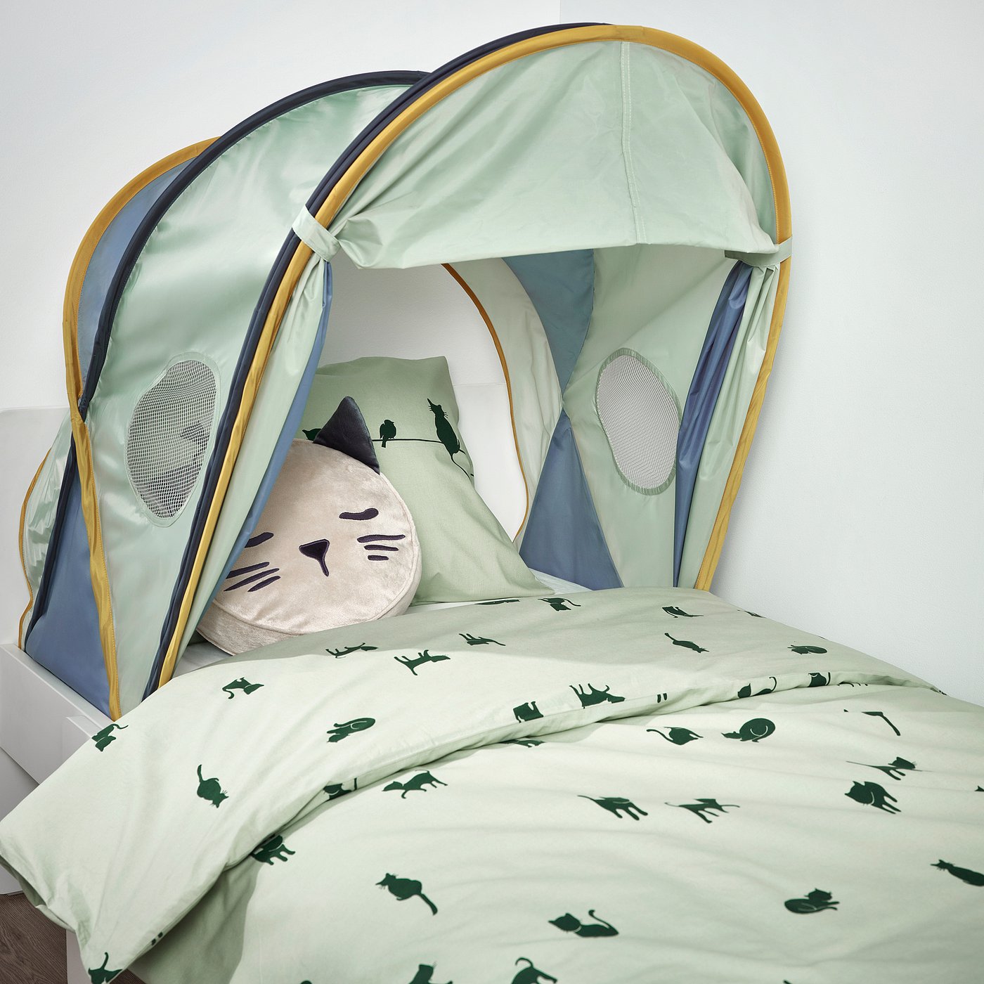 A childs bed tent with mesh windows, adjustable for 70-90cm mattresses, creating a private, cosy space.