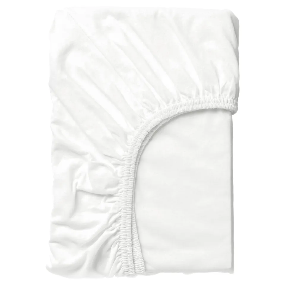 LEN: white cotton fitted sheet, rectangular, smooth surface, plain design.