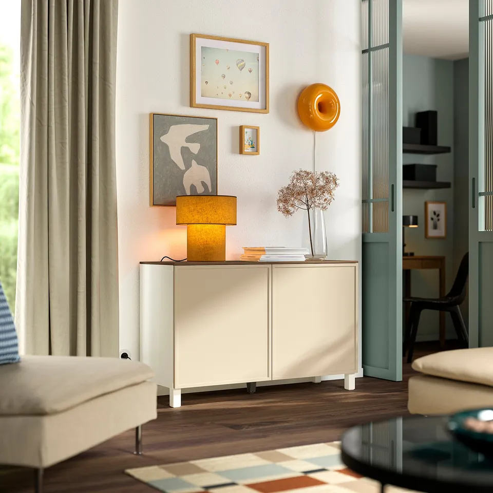 BLODFLÄDER in a room