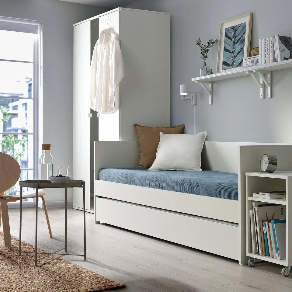 VIHALS in a room