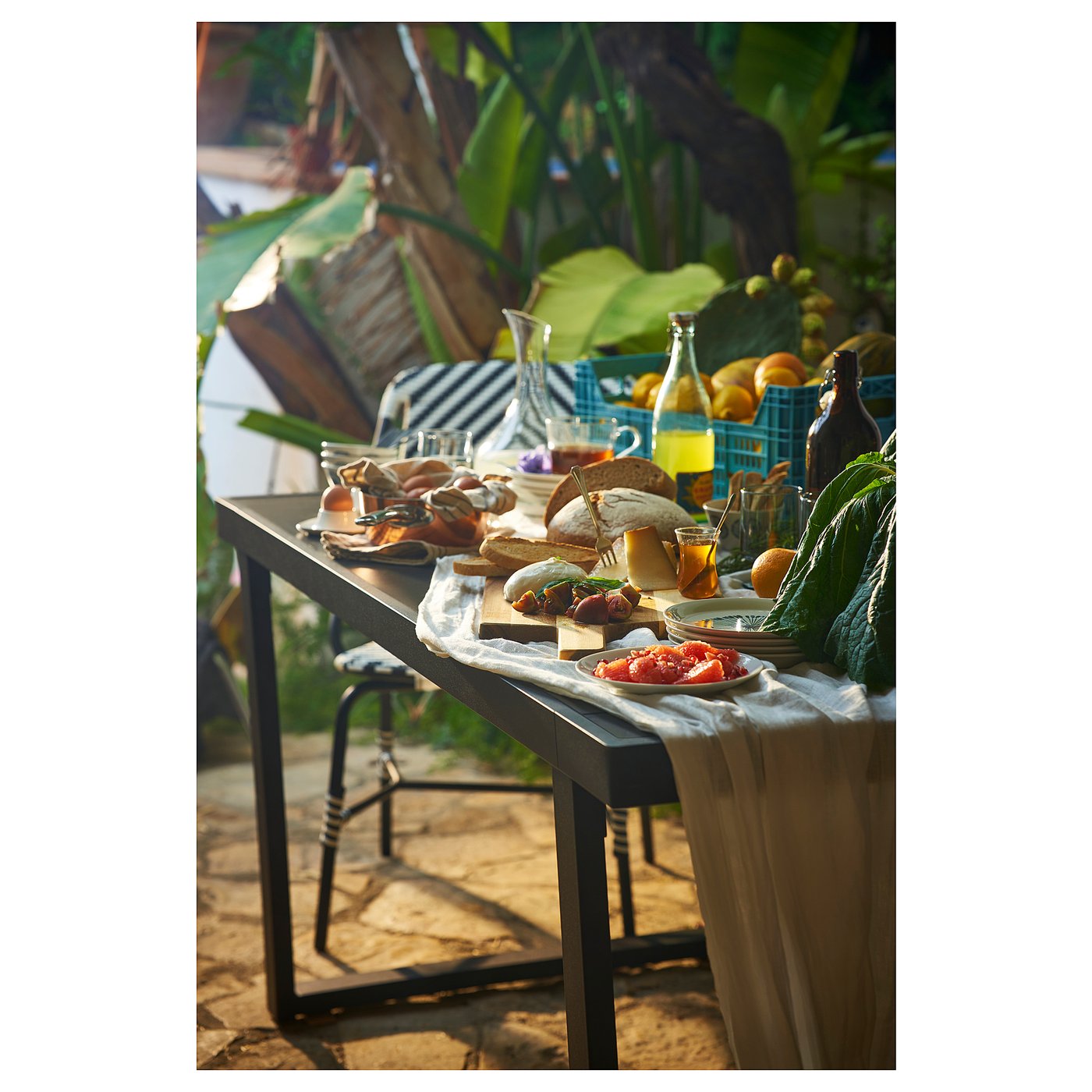 Brunsta outdoor table, metal & plastic, rectangular, rustic look.