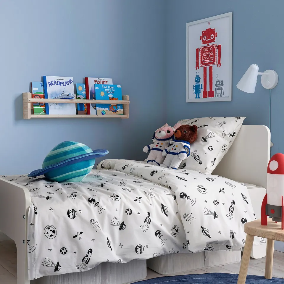 AFTONSPARV in a room