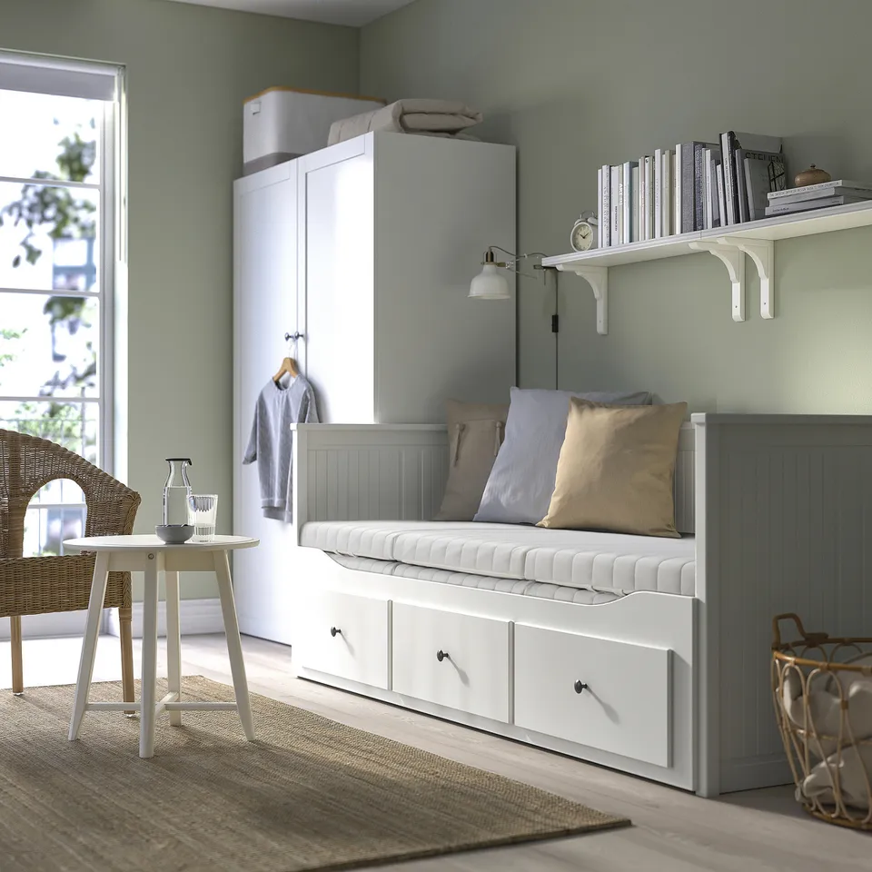 HEMNES in a room