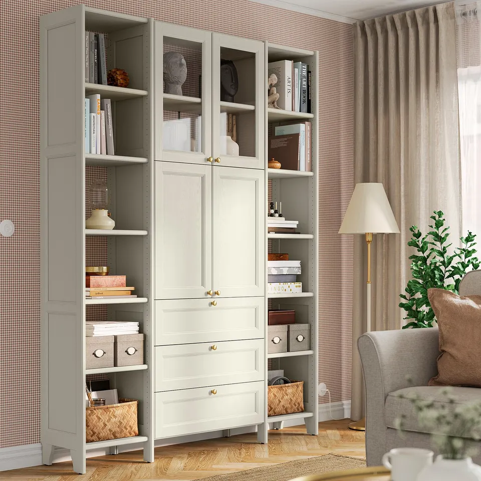 GULDDRAGARE in a room