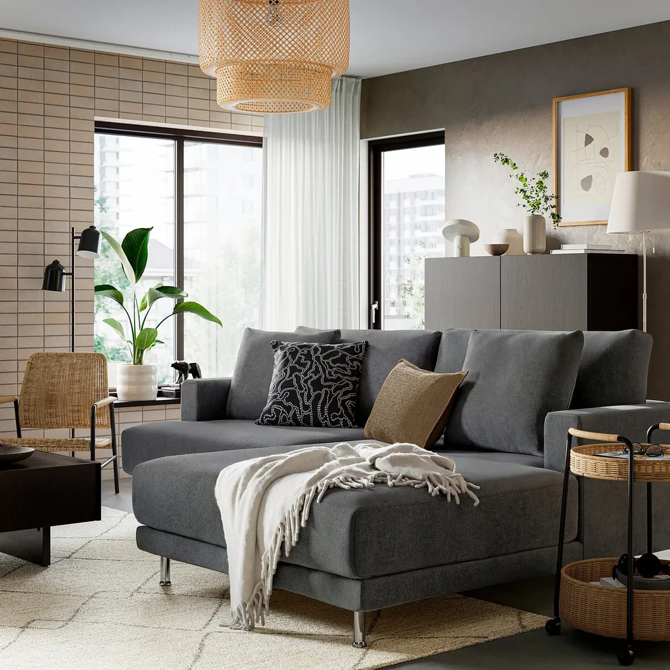 UPPÅKRA in a room