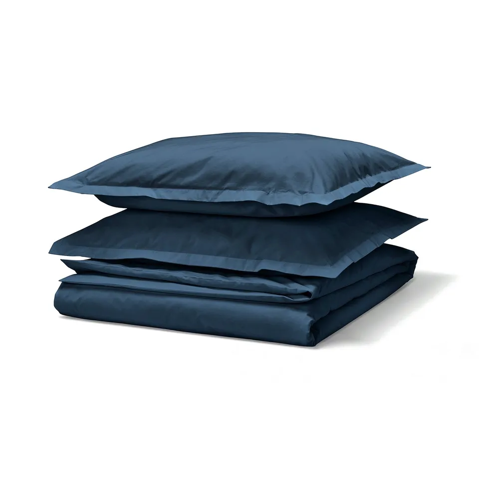 Dark blue HAMPFLOCKEL duvet set on white. Includes folded duvet with envelope closure and two pillowcases. Made of crisp 100% cotton.