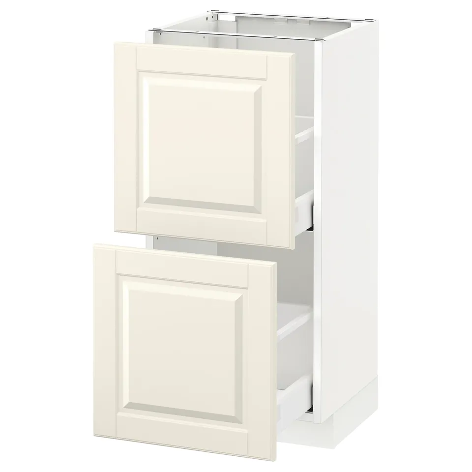 White METOD kitchen cabinet with off-white bodbyn doors and drawers, featuring classic design with bevelled edges.