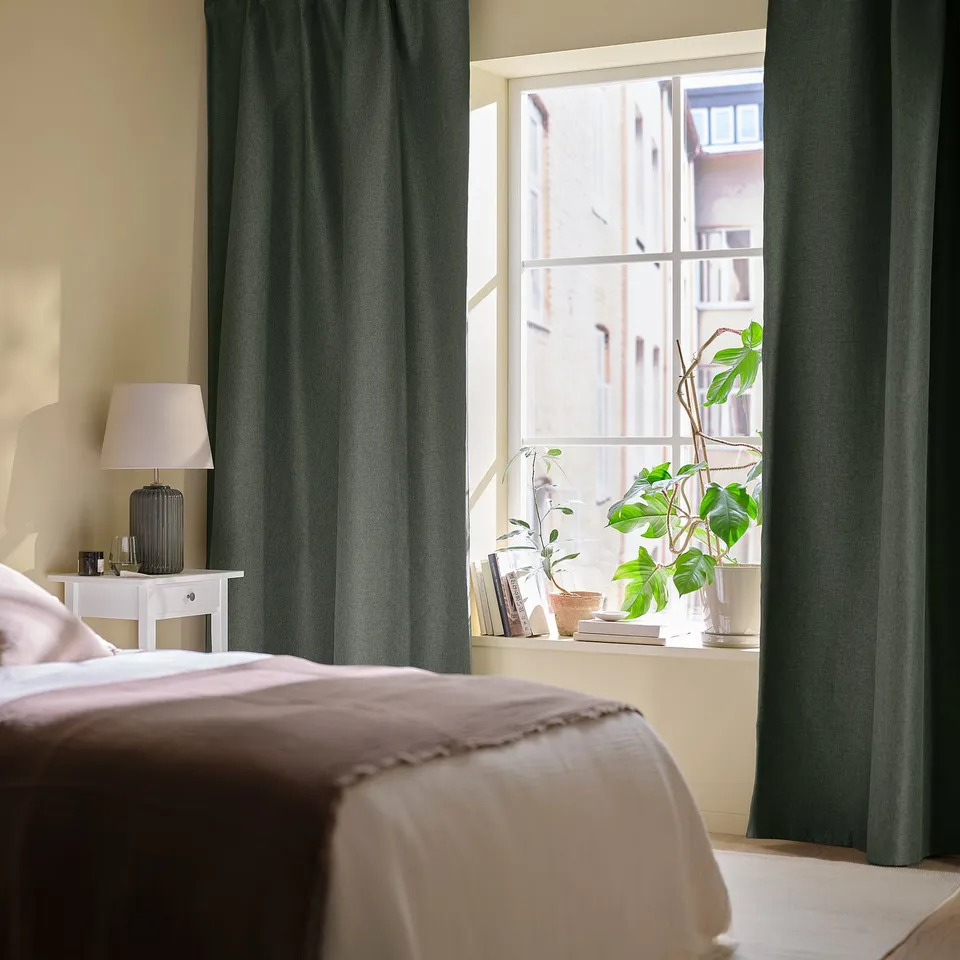 ANNAKAJSA in a room