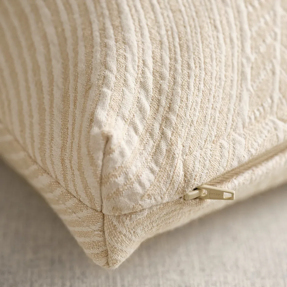 Textured beige cushion cover with zip. Jacquard-woven with leaf pattern, sturdy boxed corners.