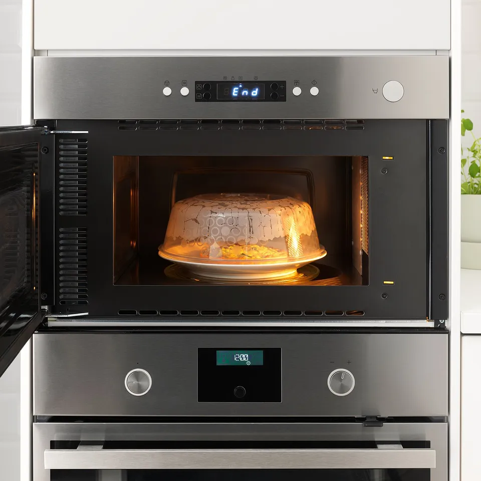 Built-in stainless steel oven with digital display. Led shows end and dish inside.
