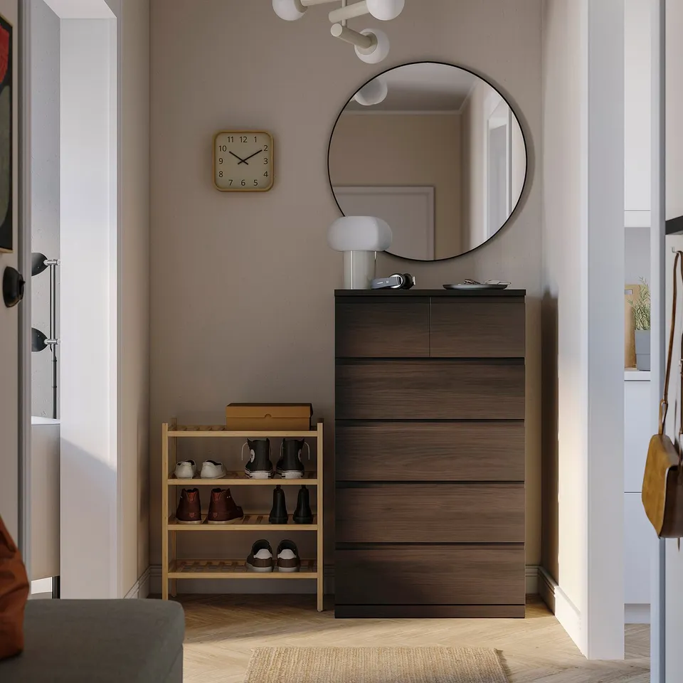 STORKLINTA in a room
