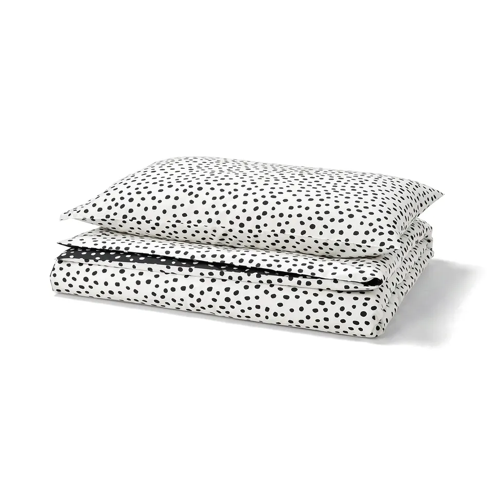 Polka dot duvet set, black dots on white, rectangle shape, soft cotton-viscose blend, envelope closure.