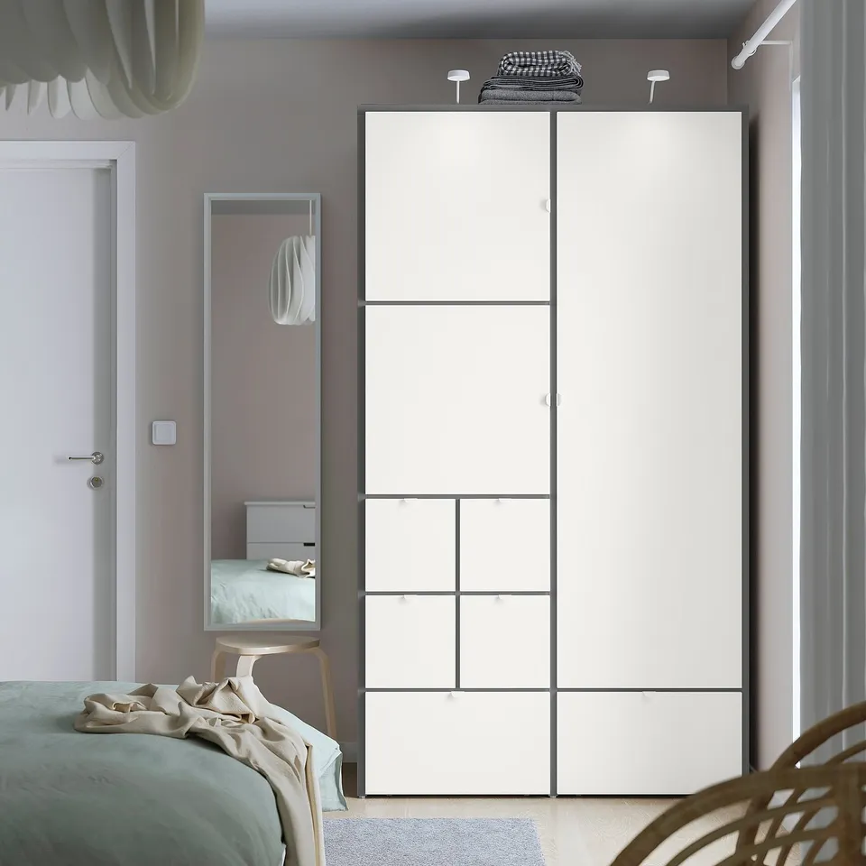 VISTHUS in a room