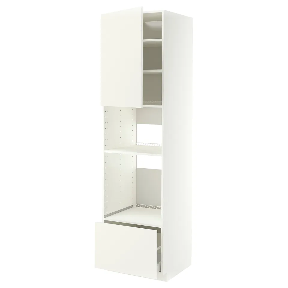A white METOD kitchen cabinet with adjustable shelves and a pull-out drawer, designed for storing kitchen items.