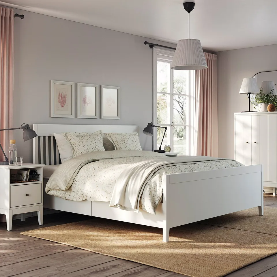 IDANÄS in a room