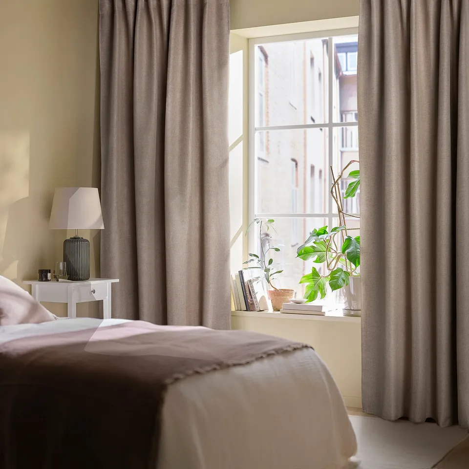 ANNAKAJSA in a room