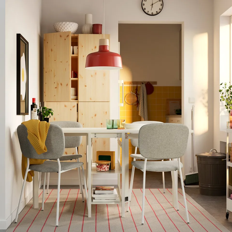 VIHALS / VIHALS in a room