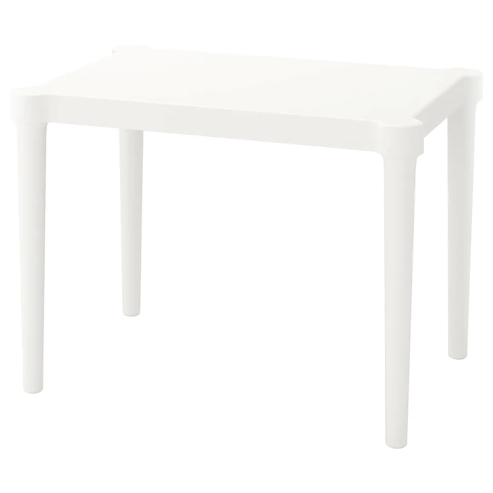 UTTER white kids table, square, plastic.