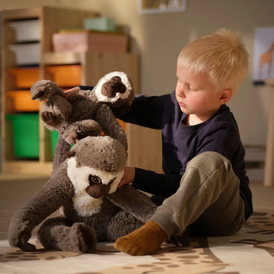 SANDLÖPARE Soft toy, vervet monkey with baby/grey, 32 cm