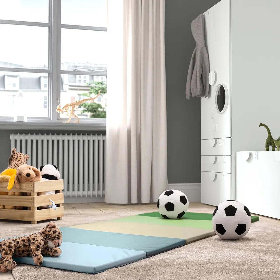 PLUFSIG in a room