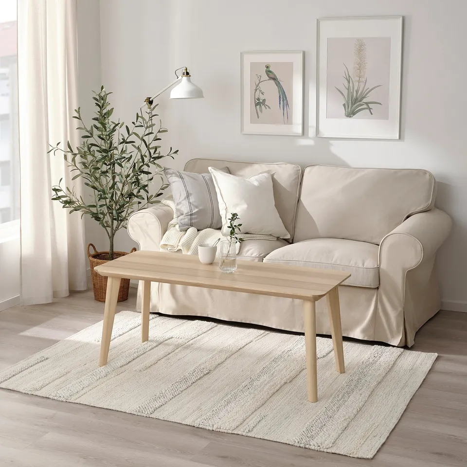 BRÖNDEN in a room