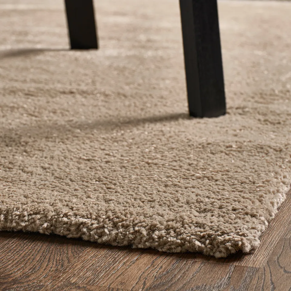 A plush, thick rug with soft pile for sound dampening and comfort, ideal for bedrooms or living rooms. Light sheen, joins seamlessly.