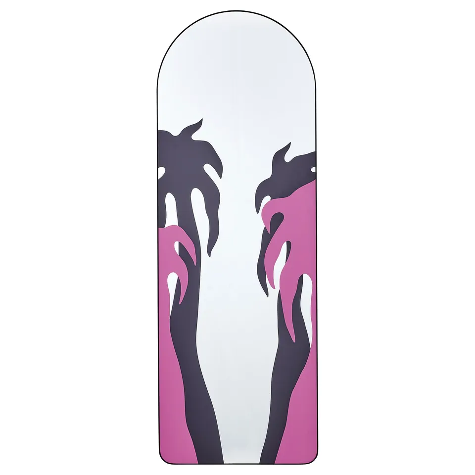 The KONSTRUNDA mirror a pink and black plant design, framed in recycled aluminium. Its arched shape adds a unique touch to any room.