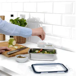 IKEA set: food container + lid