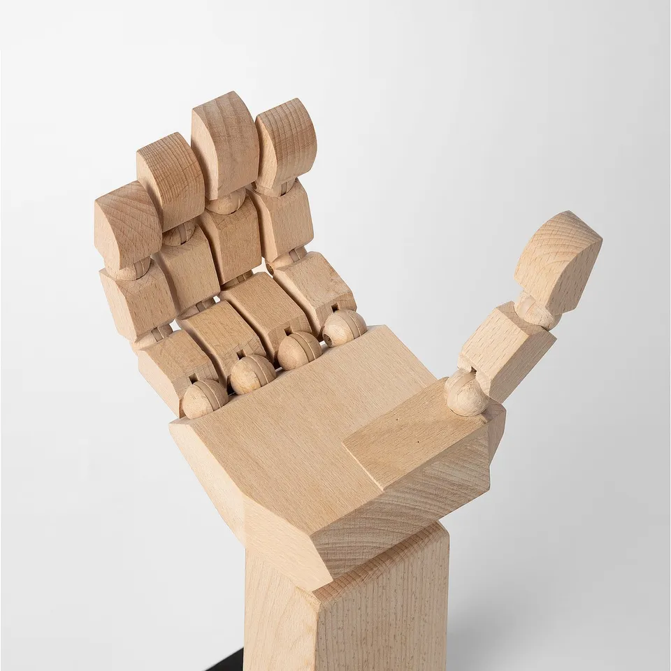 Wooden hand-shaped desk organiser with adjustable fingers.