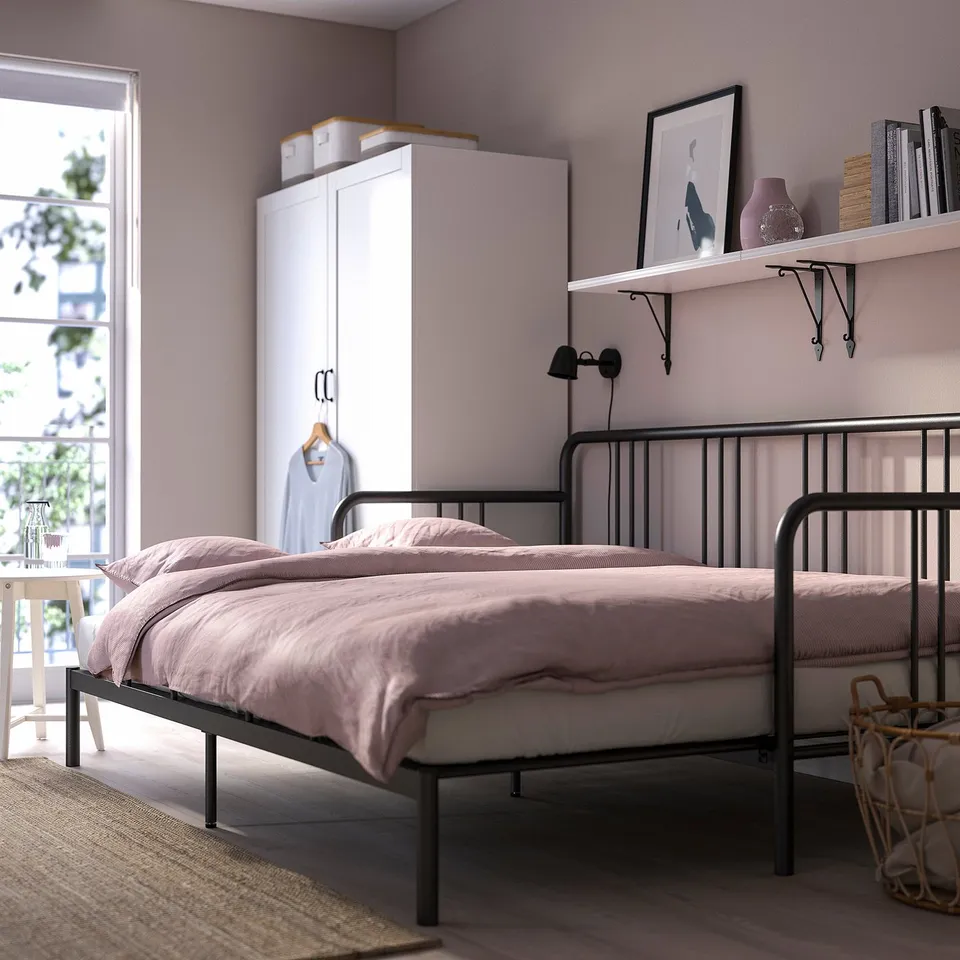 Cosy guest room with a versatile daybed that converts from a single to a double bed. It includes a foam mattress and is perfect for small spaces.