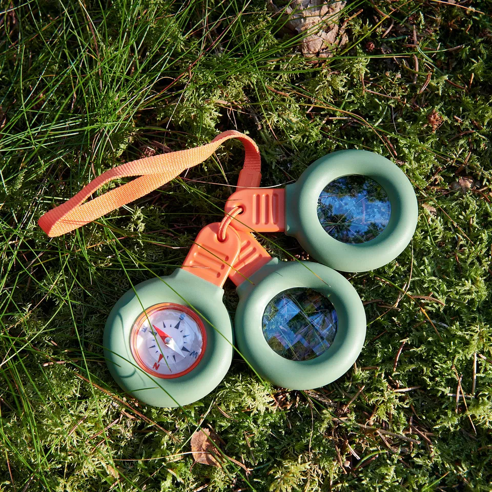 Image shows a robust compass and nature viewer set. Bright colours, secure strap, and durable materials, ideal for outdoor adventures.