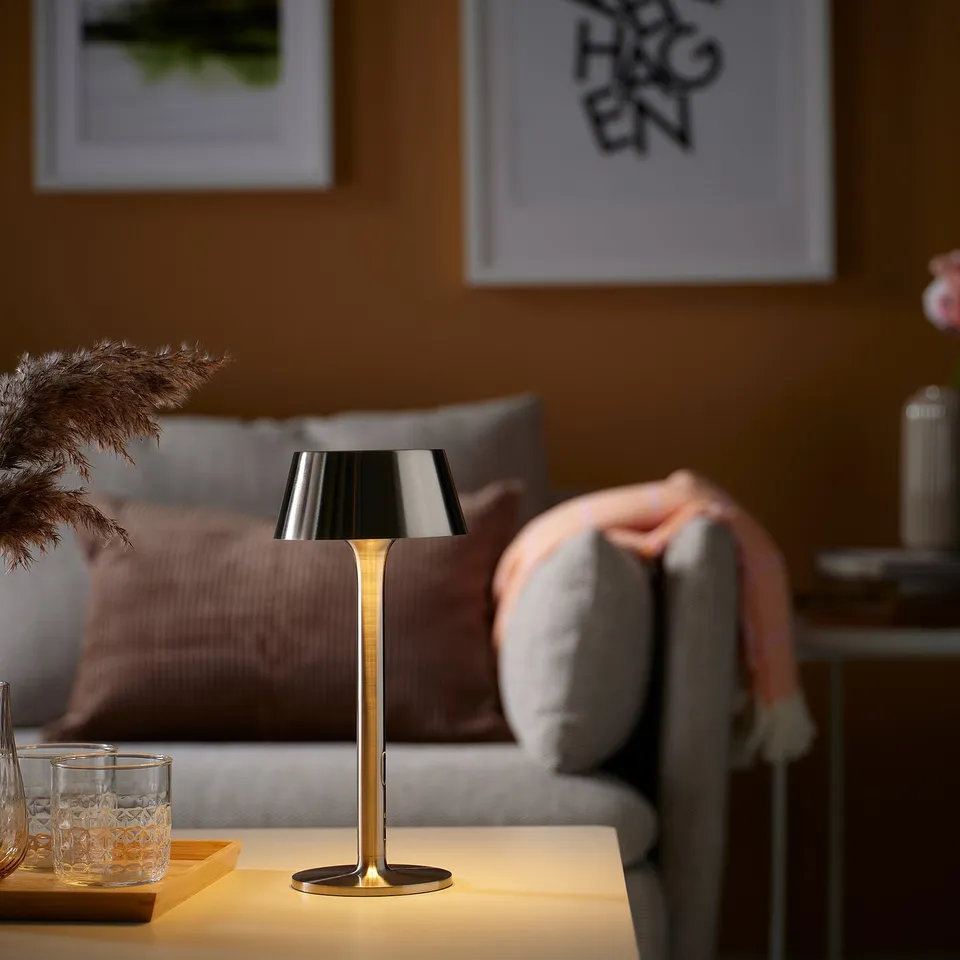 AVHÅLL in a room